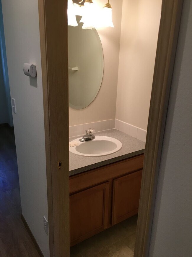 Building Photo - 1050 S Westcliff Pl