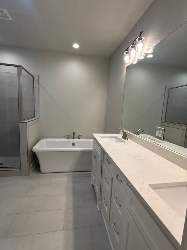 Building Photo - Beautiful South Tyler Rental in Royal Vista Estates!