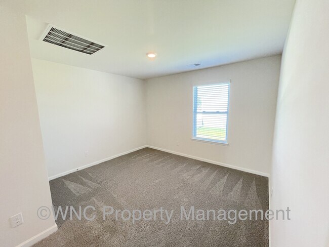 Building Photo - 12 Burdock Rd