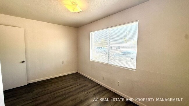 Building Photo - 5547 W Gardenia Ave