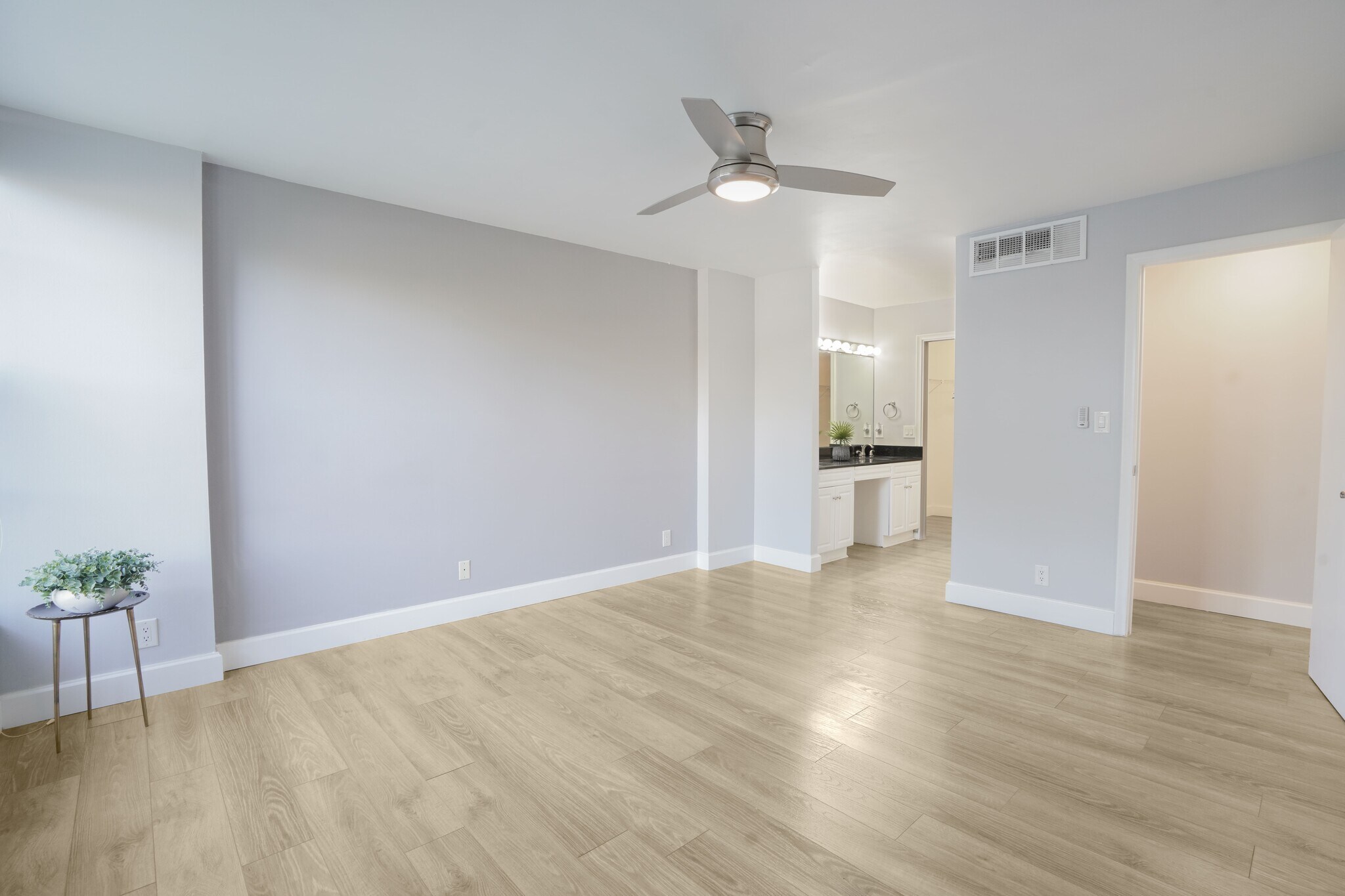 Building Photo - 7 Royal Palm Way