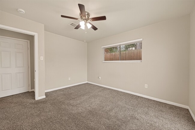 Building Photo - 10 Ferguson St