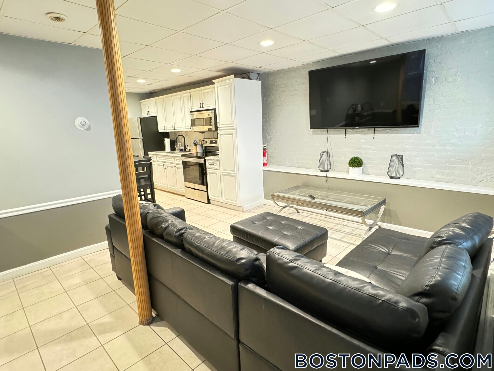 Building Photo - 1890 Beacon St