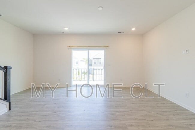 Building Photo - 15010 Scoter St