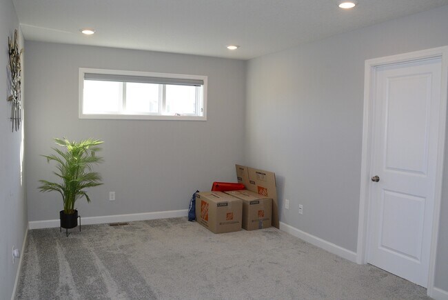 Building Photo - 1566 Edgebrook Ln