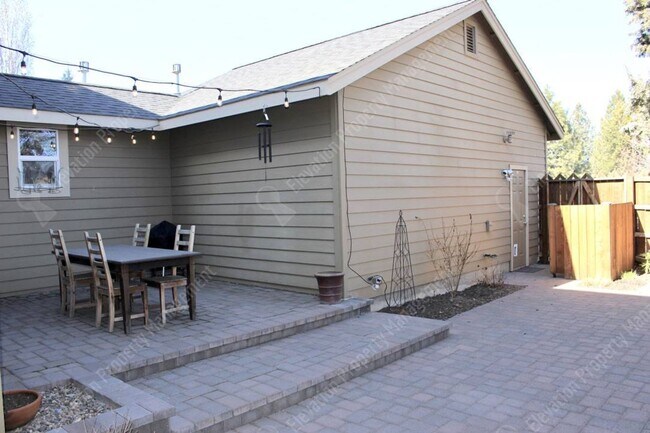 Building Photo - Furnished 2 BR home in Old Mill district