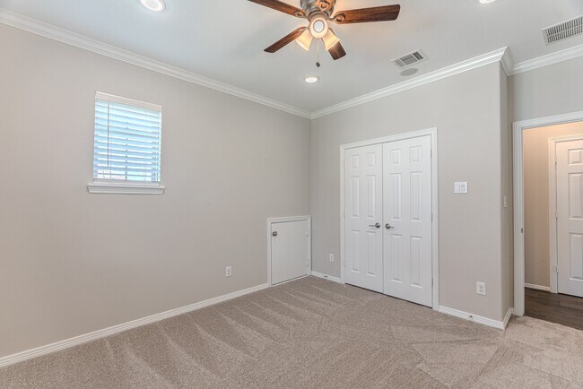 Building Photo - 6 Winter Thicket Pl