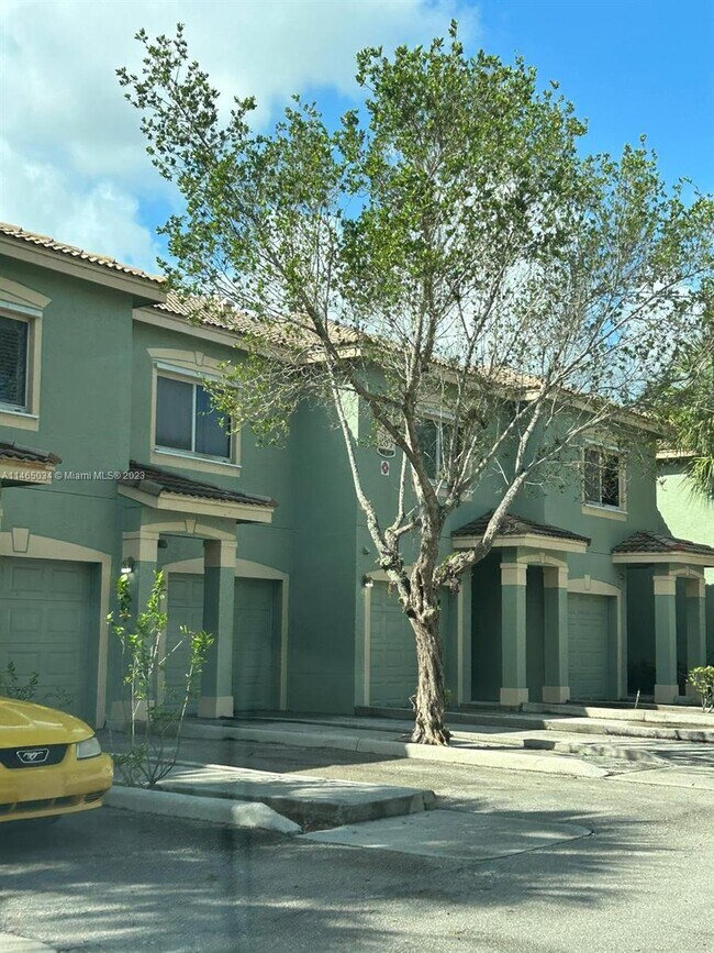 Building Photo - 280 Crestwood Cir