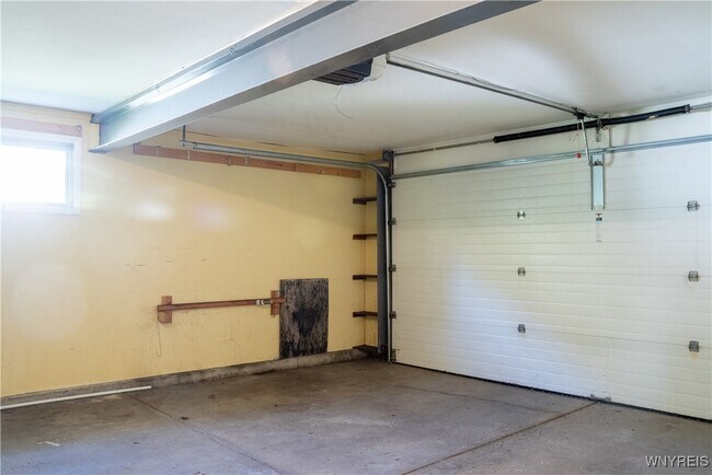 Building Photo - 102 Brooklane Dr