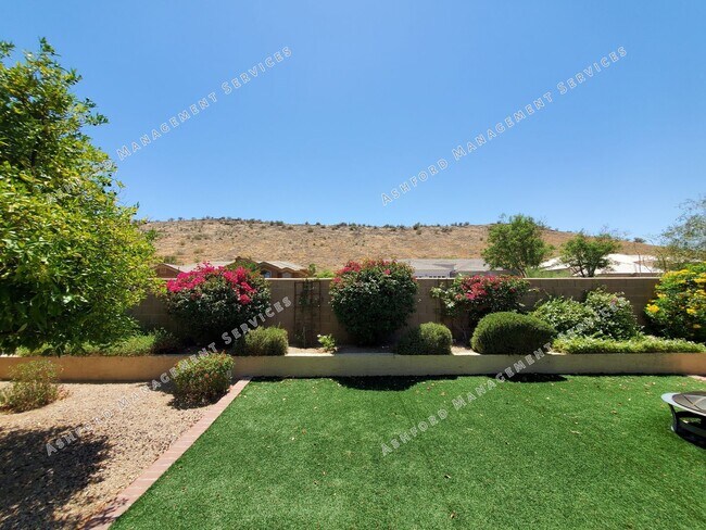 Building Photo - PINNACLE HILL RENTAL WITH MTN VIEWS, FIREP...