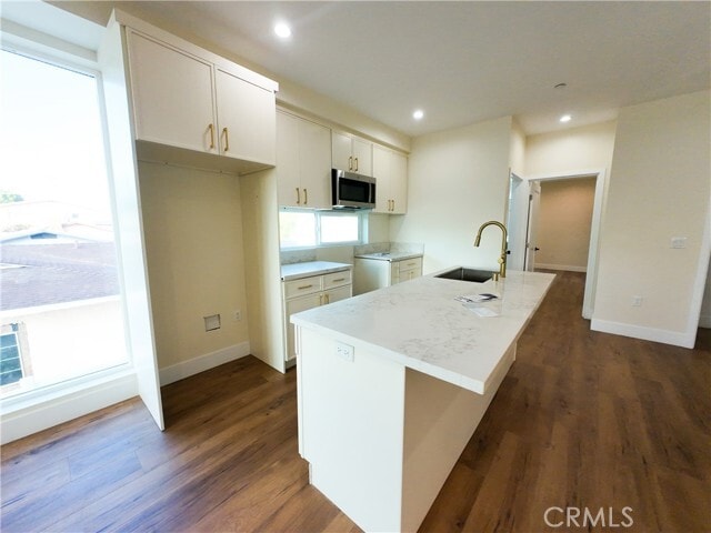 Building Photo - 6628 Camellia Ave