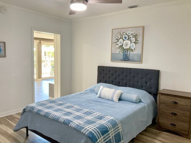Building Photo - Completely remodeled waterfront condo!