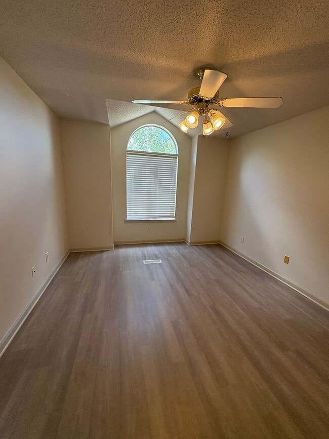 Building Photo - 3129 Achey Dr