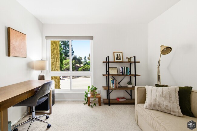 Building Photo - 5625 Green Valley Cir