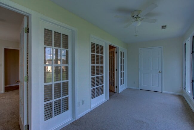 Building Photo - 103 Black Oak Dr