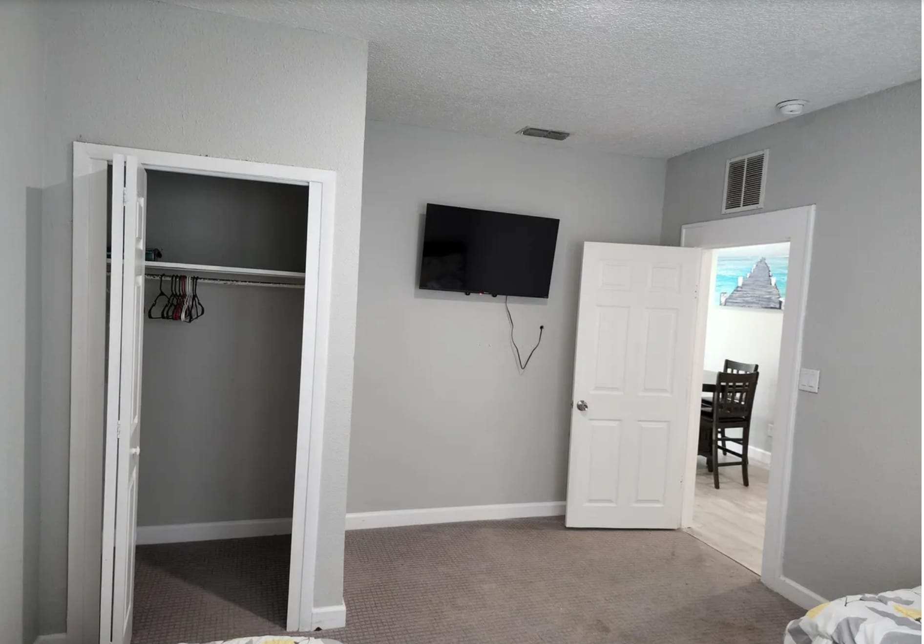 BDRM#3 - 2543 Lewis St