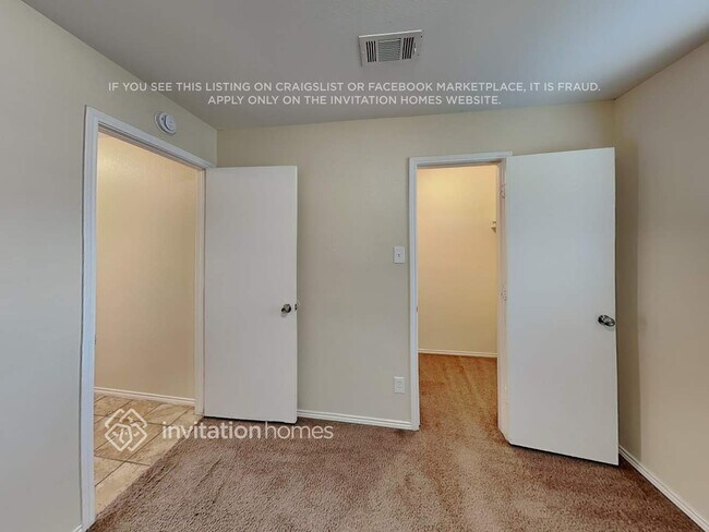 Building Photo - 1229 N Creek Dr