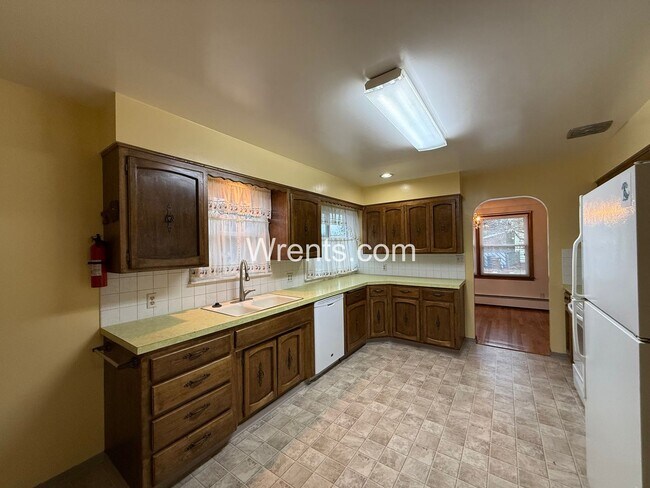 Building Photo - South Hill Charming corner lot 3 bed 2 bath in quiet neighborhood