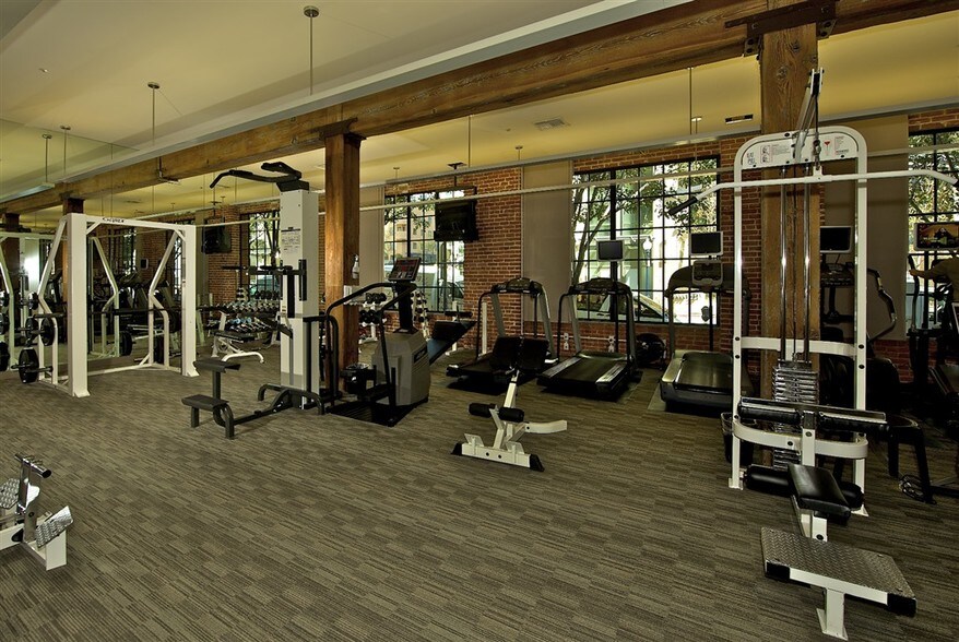 Building Photo - 500 W Harbor Dr