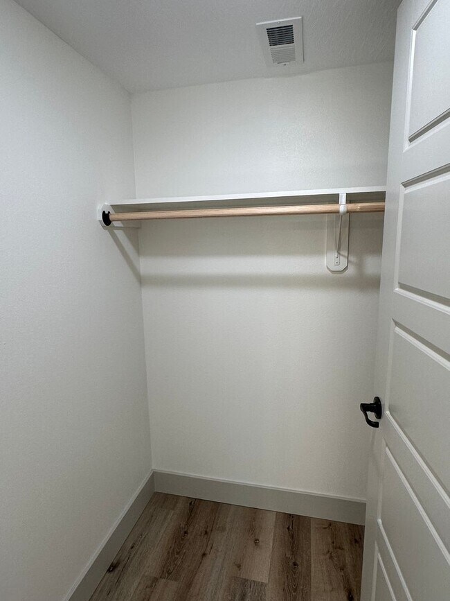 Building Photo - NEW CONSTRUCTION 5 Bed 3 Bath w/ Walk Out ...