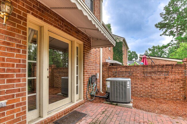 Building Photo - 407 Folkstone Cir