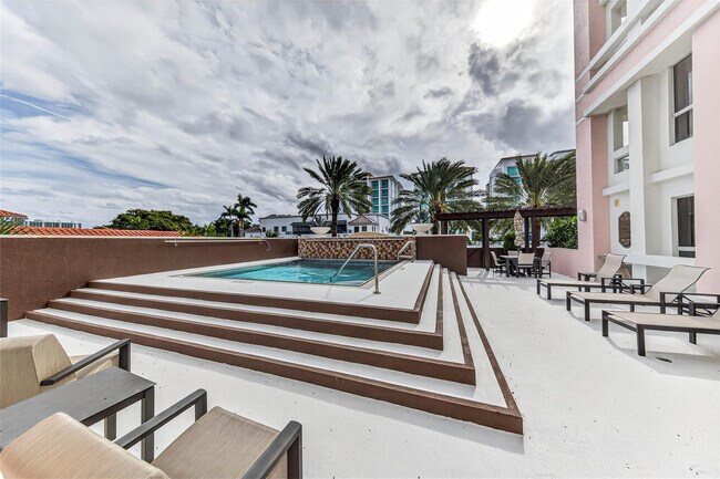 Building Photo - 455 E Palmetto Park Rd