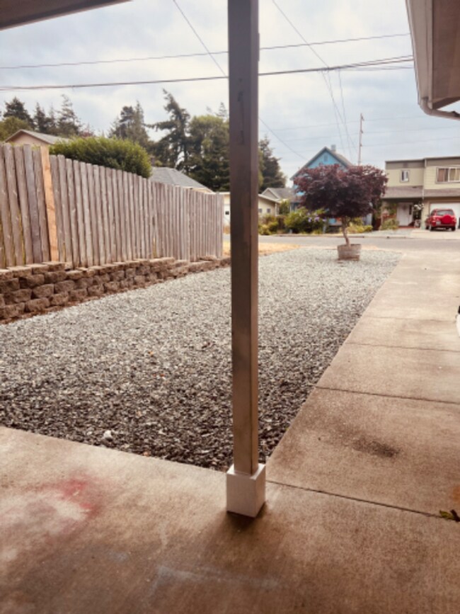 Building Photo - 2115/2125 Duplex