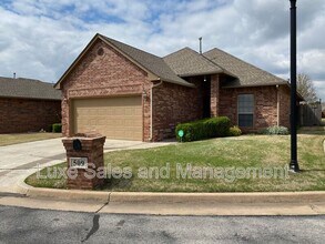 Building Photo - 509 SW 124th Pl