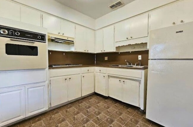 Building Photo - 3 Bedroom, 1 Bath House for rent in Lakeland *Move-In Special*