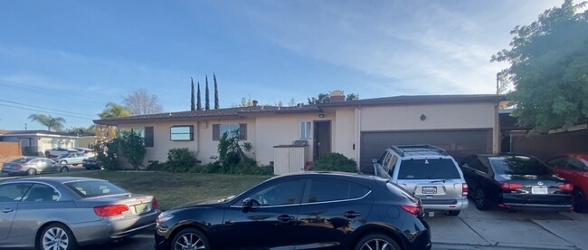 Building Photo - Large 6 Bedroom POOL House on East Falls V...