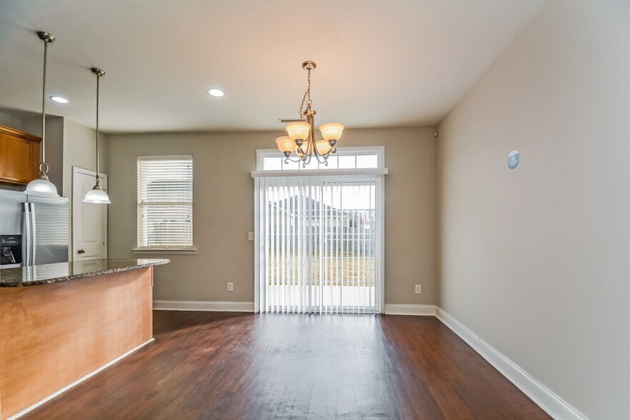 Building Photo - 233 Norwich Dr