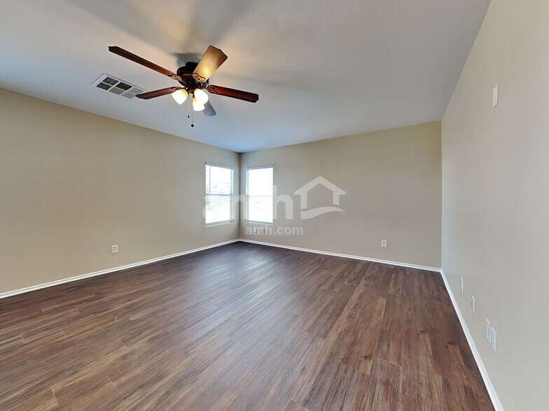 Building Photo - 10246 Massachusetts Ln