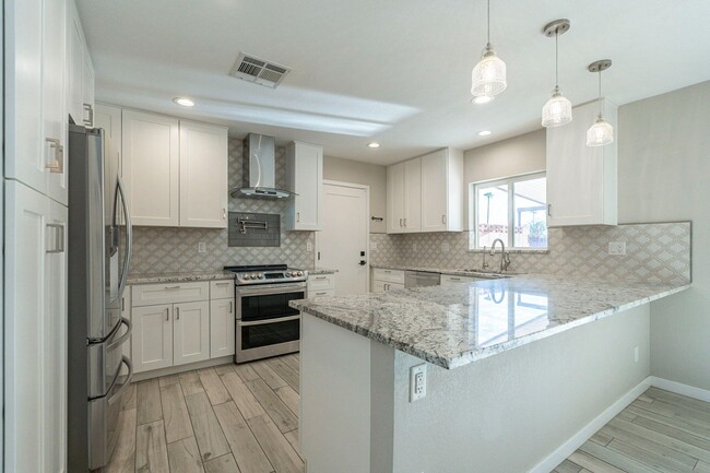 Building Photo - BEAUTIFUL SOUTH SCOTTSDALE - CORNER LOT & ...