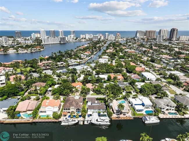 Building Photo - 325 Seven Isles Dr