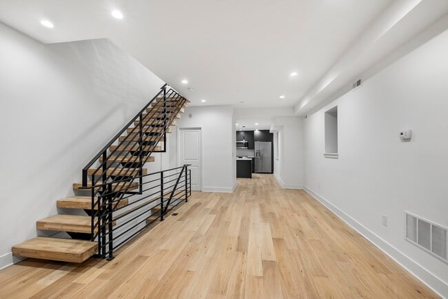 Building Photo - 1328 S 9th St