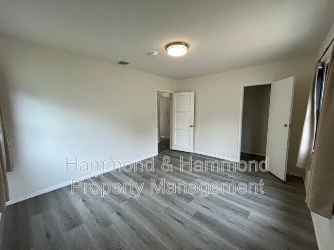 Building Photo - 18003 Saticoy St