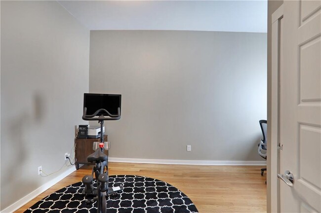 Building Photo - 472 Martin St SE