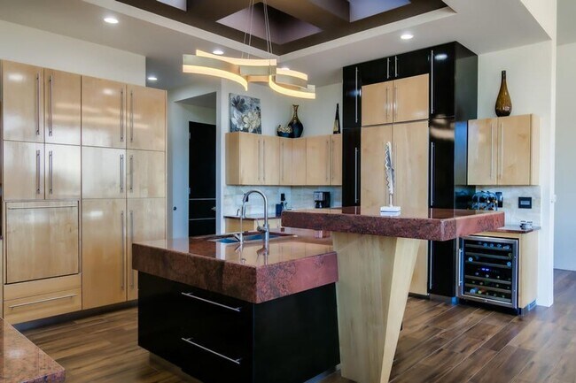 Building Photo - 3 Bedroom, 2.5 Bathroom Home in Paako Ridge Community