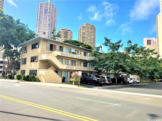 Building Photo - Charming 1 bedroom, 1 bath, 1 parking in W...