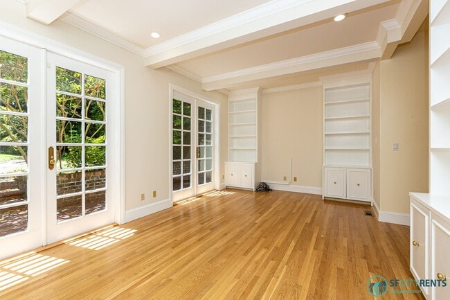 Building Photo - Pacific Heights: Remodeled Single Family H...