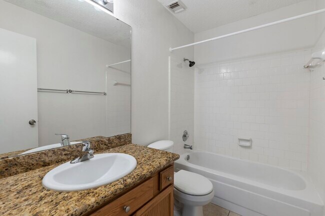 Building Photo - 18 W Stony Bridge Ct