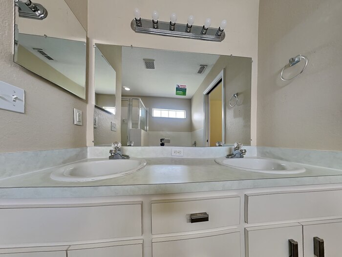 Building Photo - 7881 Manor Dr