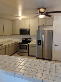 Building Photo - 830 S Dobson Rd