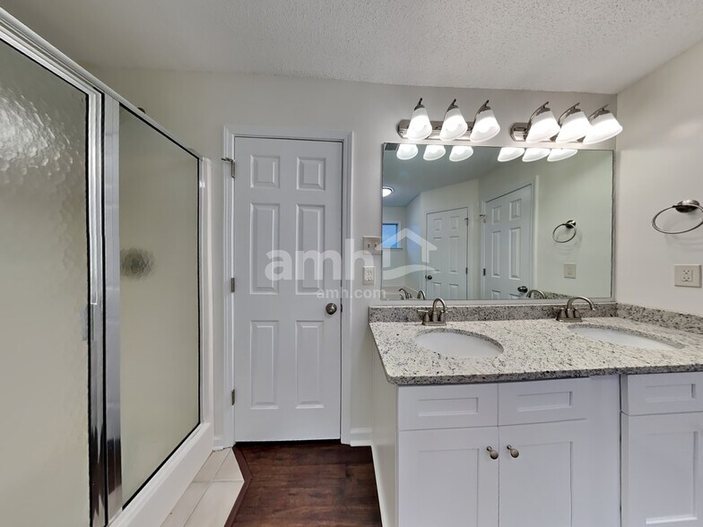 Building Photo - 3433 Sundial Dr