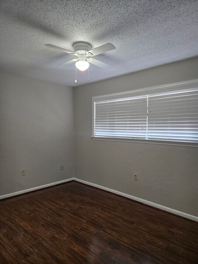 Building Photo - Charming 2-bedroom, 1.5-bath in the desirable Bellamy Forge
