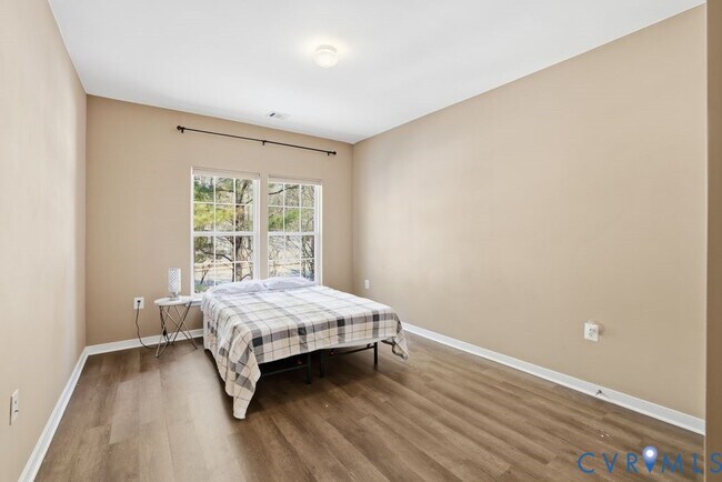 Building Photo - 1000 Westwood Village Way