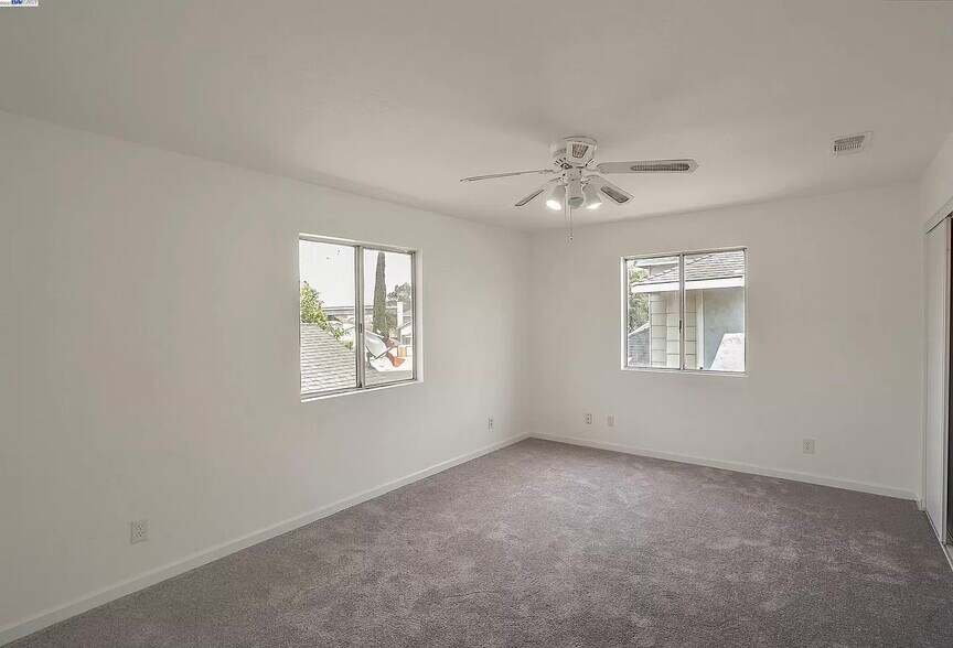 Building Photo - 3480 Briar Ln