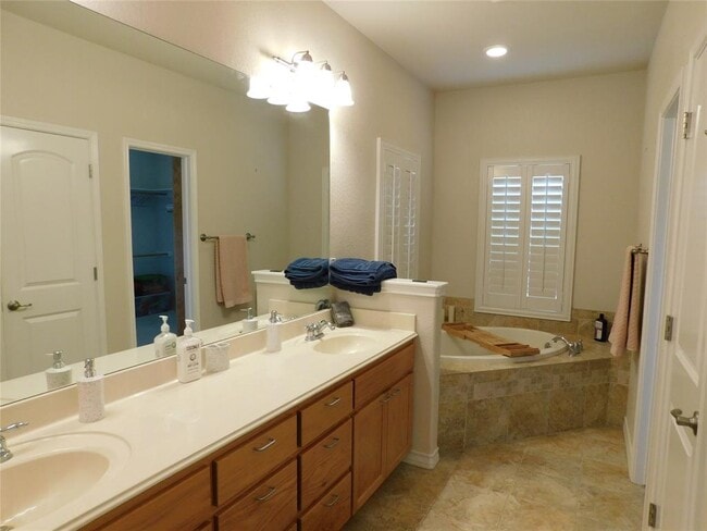 Building Photo - 424 Shayla Ln