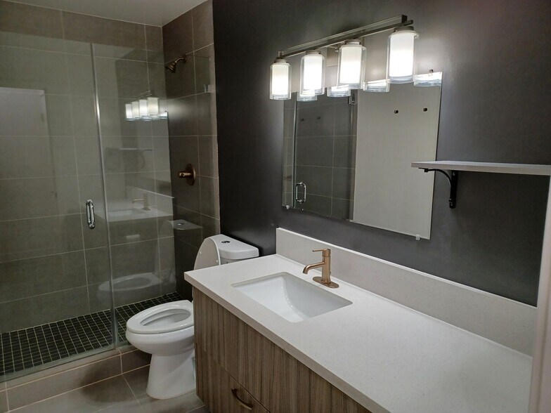 Building Photo - 7347 Haskell Ave