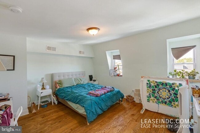 Building Photo - 604 Harvard St NW